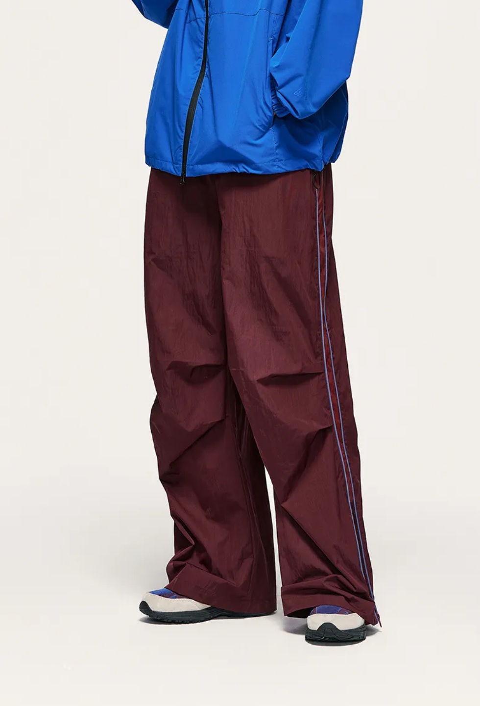 sporty pants in red-brown color