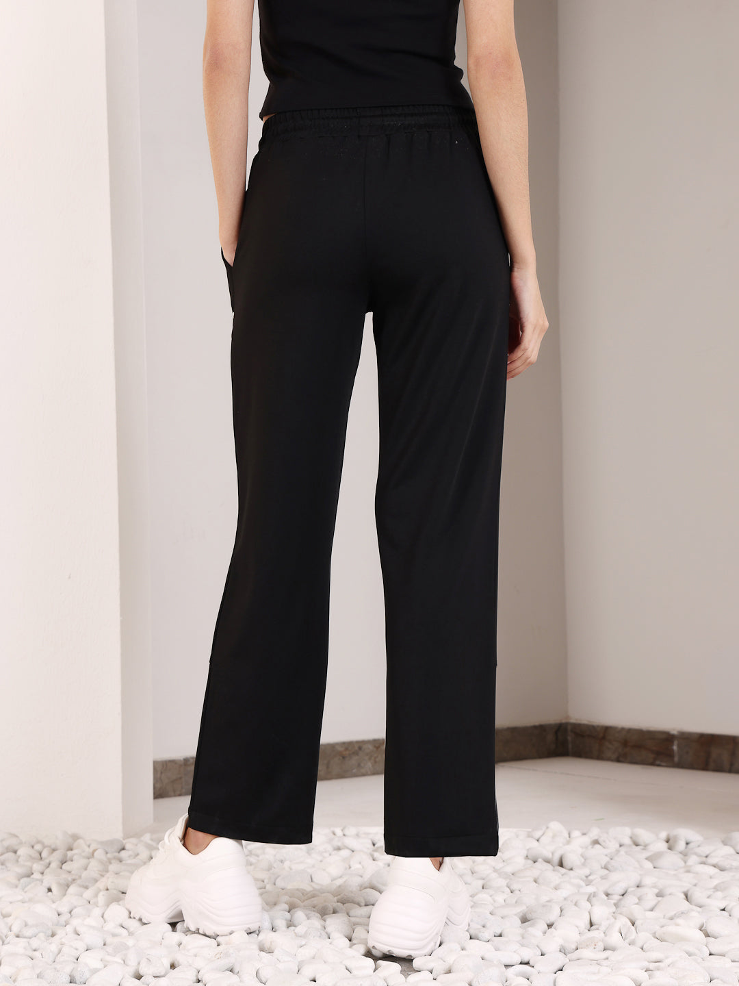 Black Rivet Straight Tracks