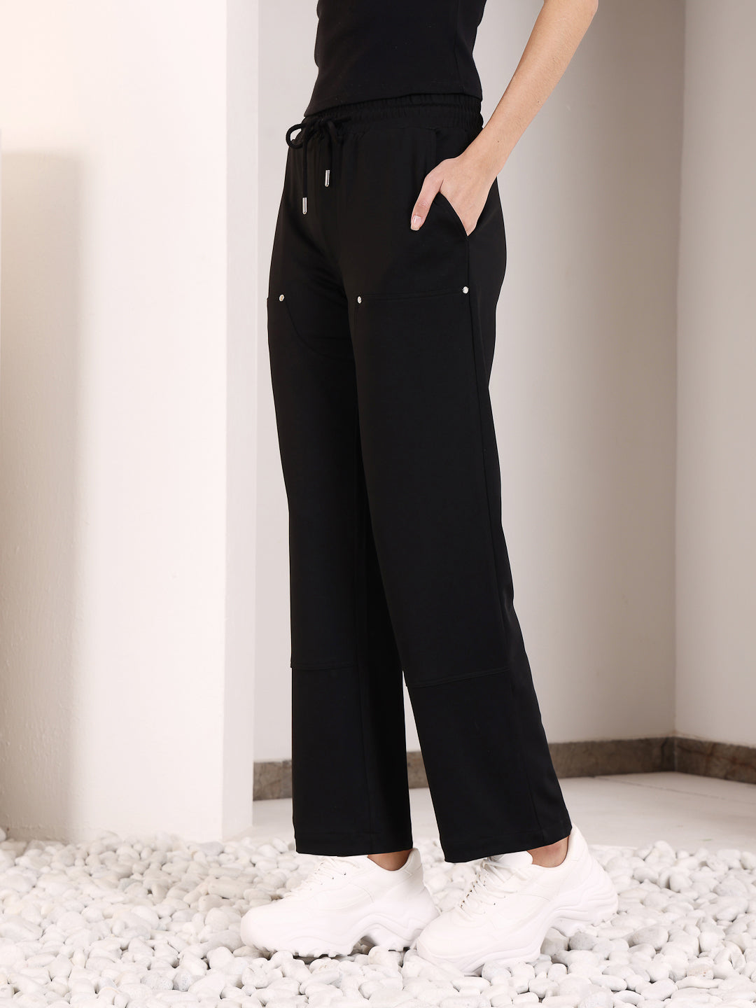 Black Rivet Straight Tracks