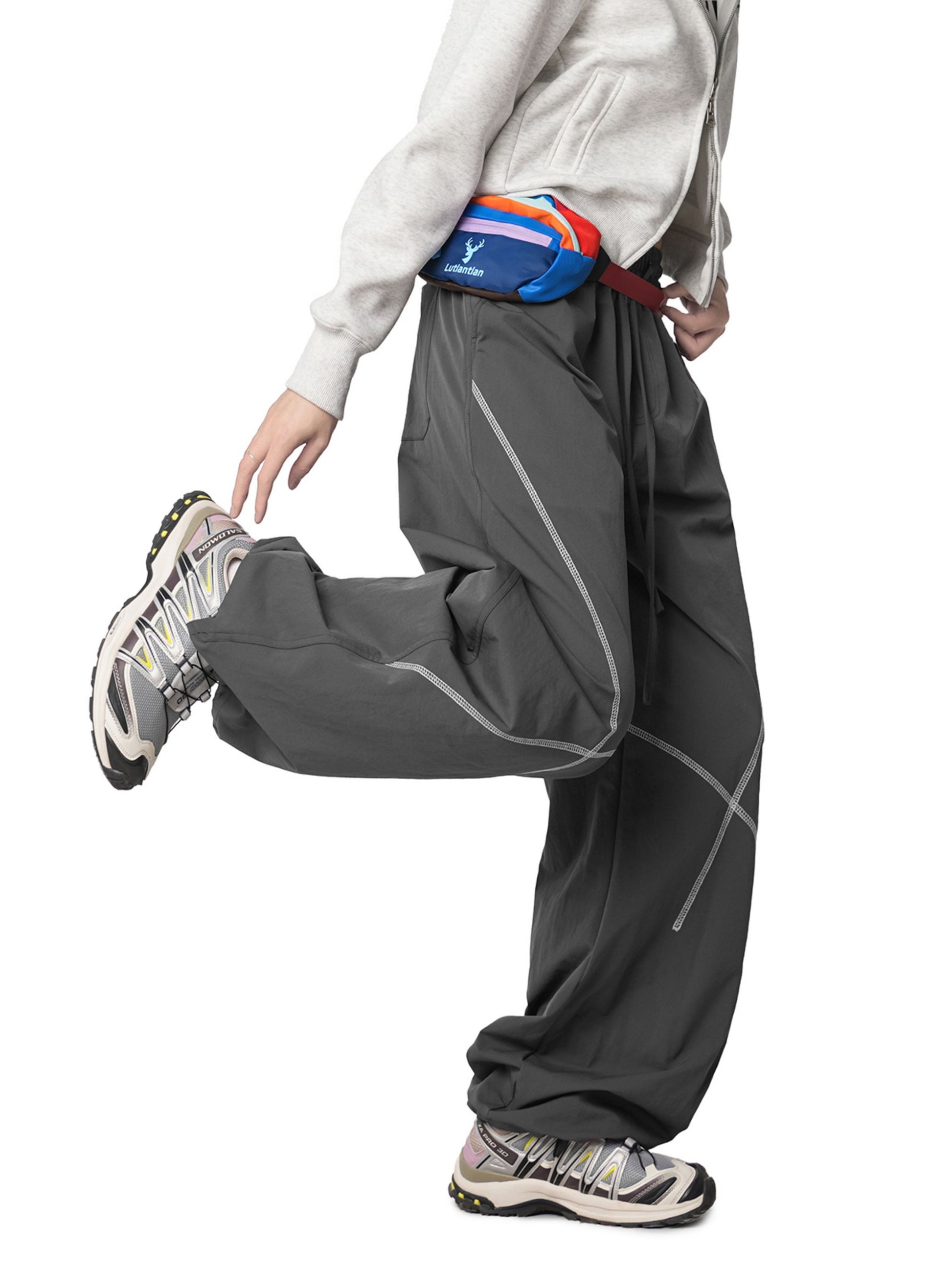 Black Pants with Contrast stitching enhances the silhouette, adding subtle detail without compromising a clean look. Finished with practical pockets and a versatile design, these pants are ideal for casual outfits, travel, and athleisure wear.