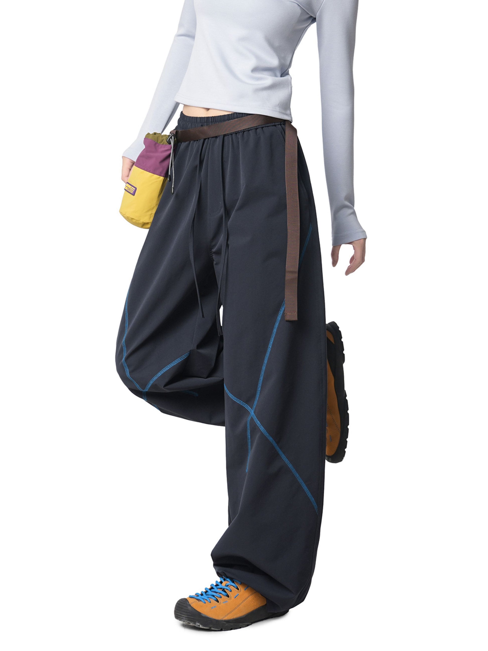 Navy Pants with Contrast stitching enhances the silhouette, adding subtle detail without compromising a clean look. Finished with practical pockets and a versatile design, these pants are ideal for casual outfits, travel, and athleisure wear.