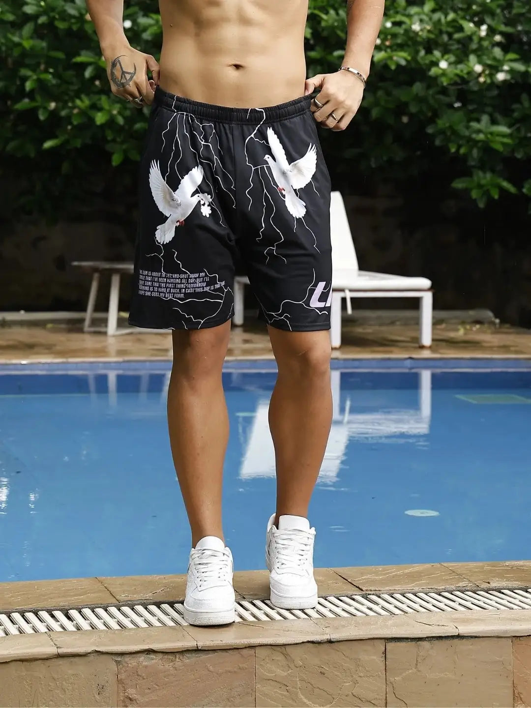 Flying Pigeon Printed shorts with elasticated smocking and a drawstring at the waist