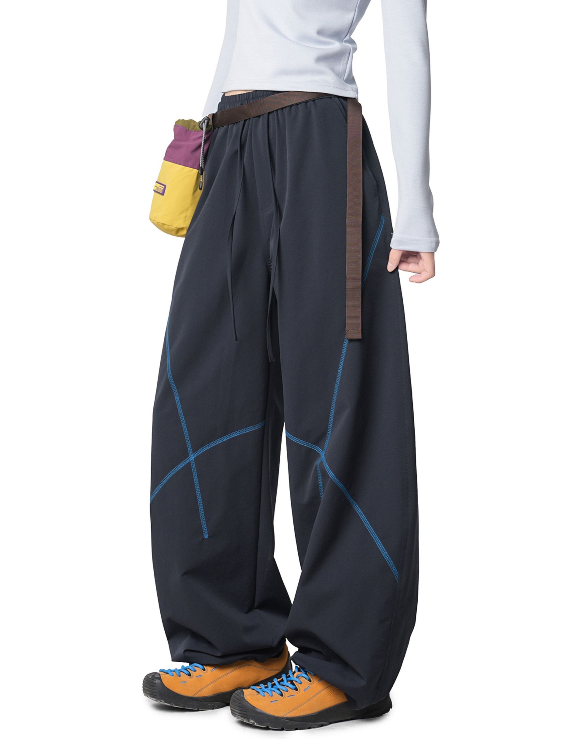 Navy Pants with Contrast stitching enhances the silhouette, adding subtle detail without compromising a clean look. Finished with practical pockets and a versatile design, these pants are ideal for casual outfits, travel, and athleisure wear.