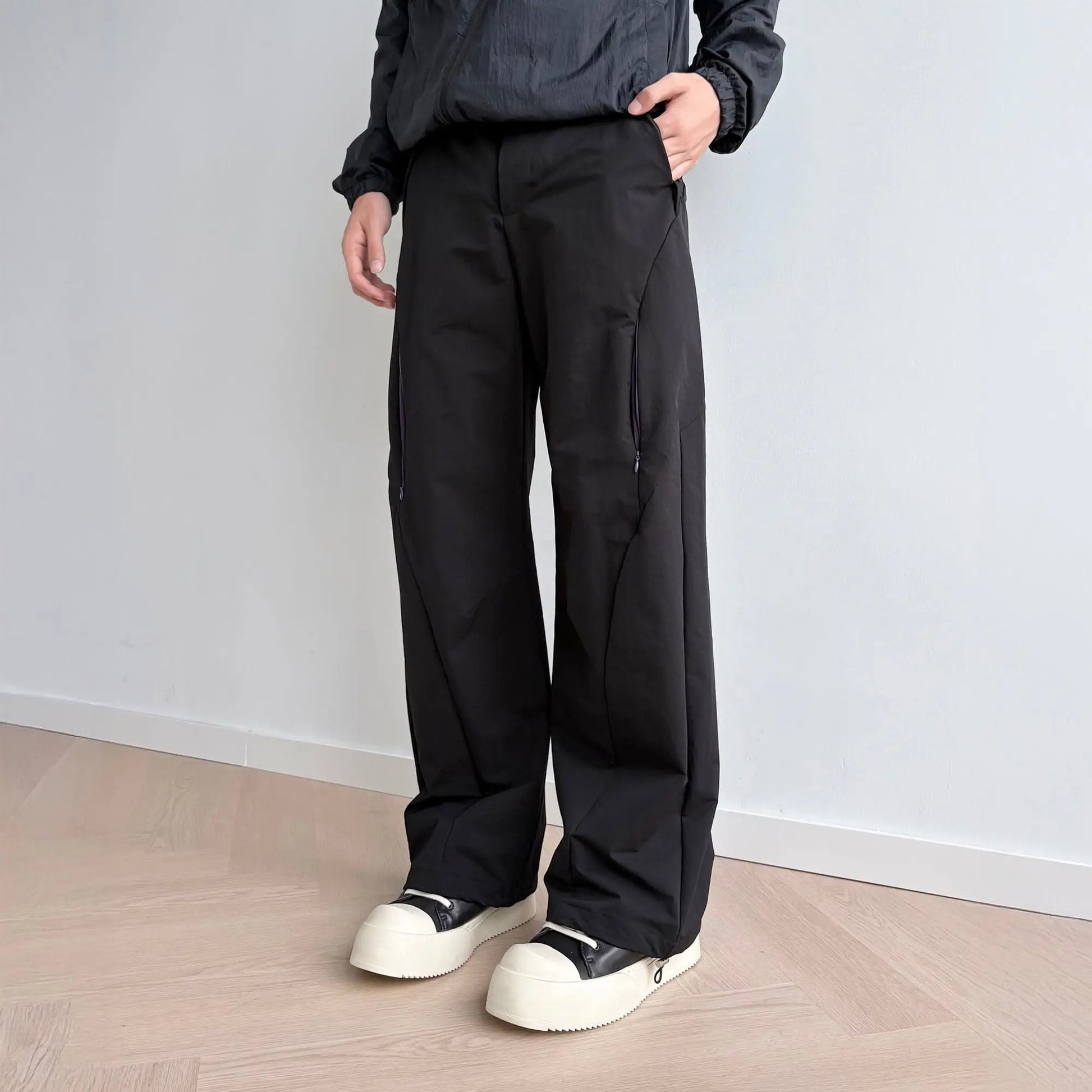 Everdion's Kevil Nylon Pant, black with two side pockets 