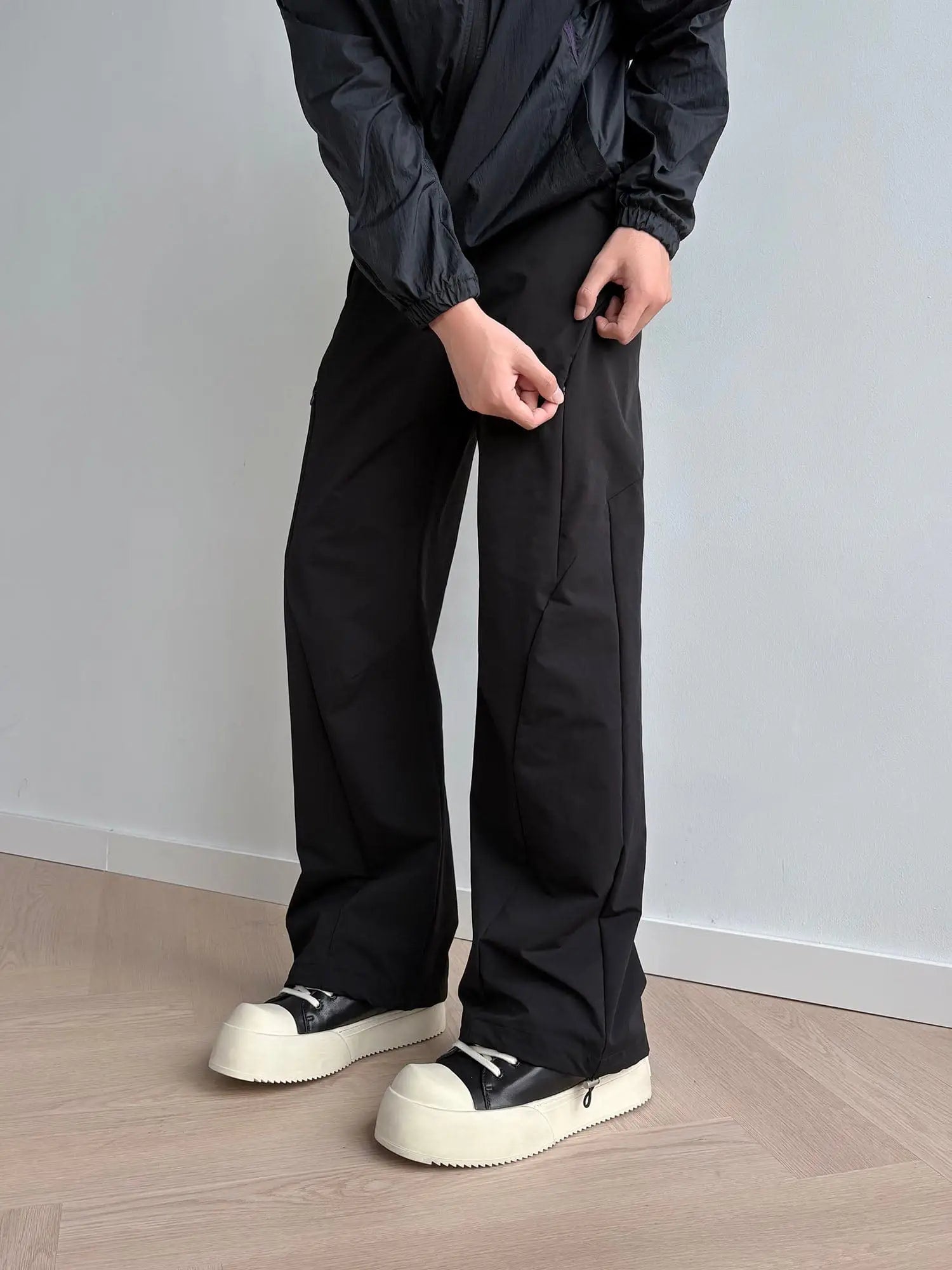 Everdion's Kevil Nylon Pant, black with two side pockets 