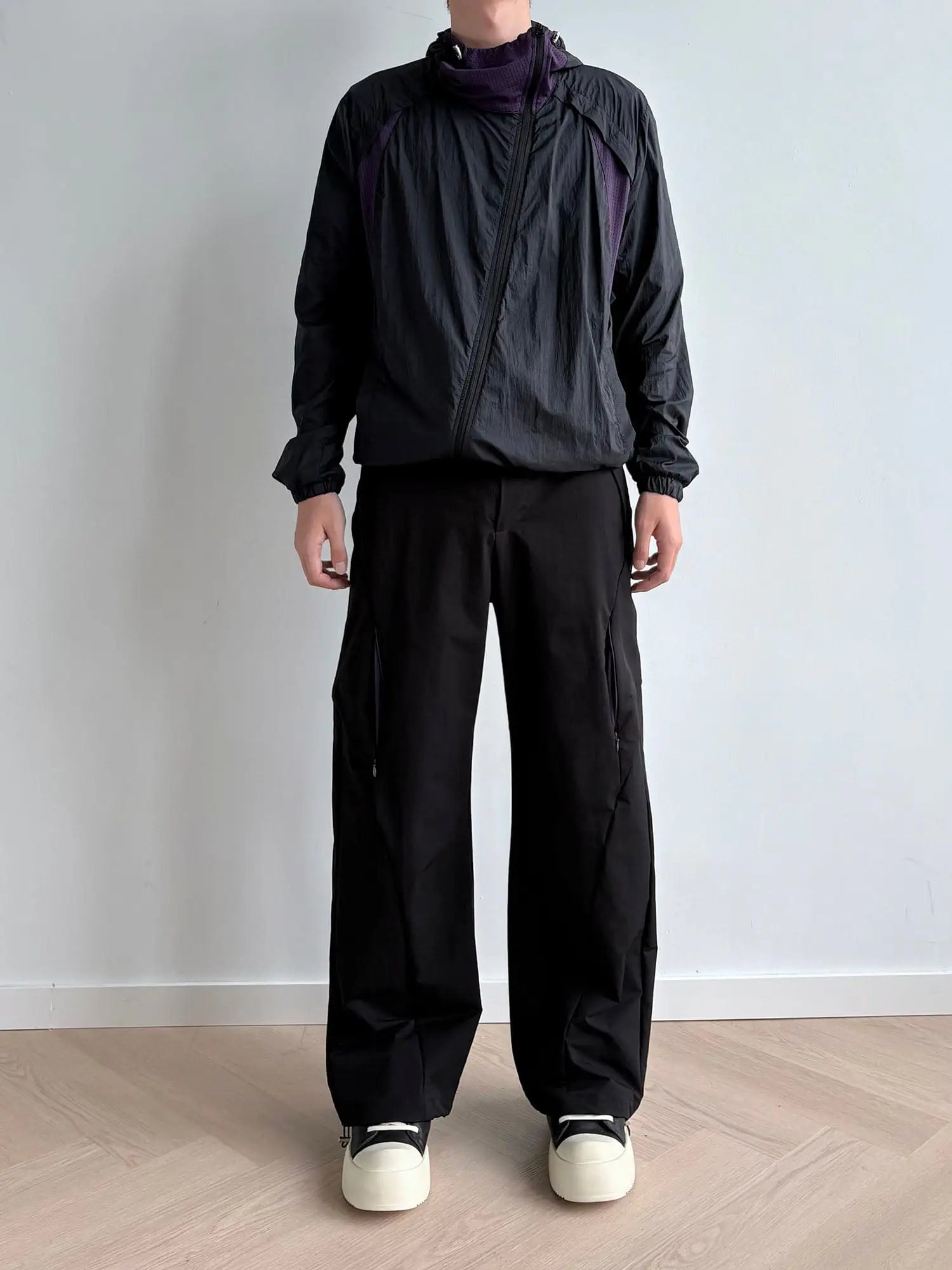 Everdion's Kevil Nylon Pant, black with two side pockets 