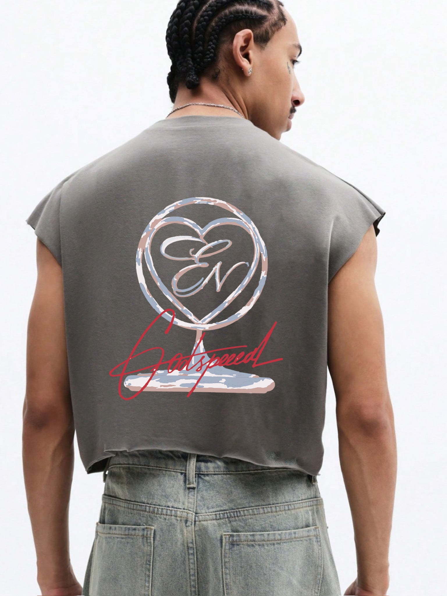 Person wearing a sleeveless shirt with Everdion logo and text on the back