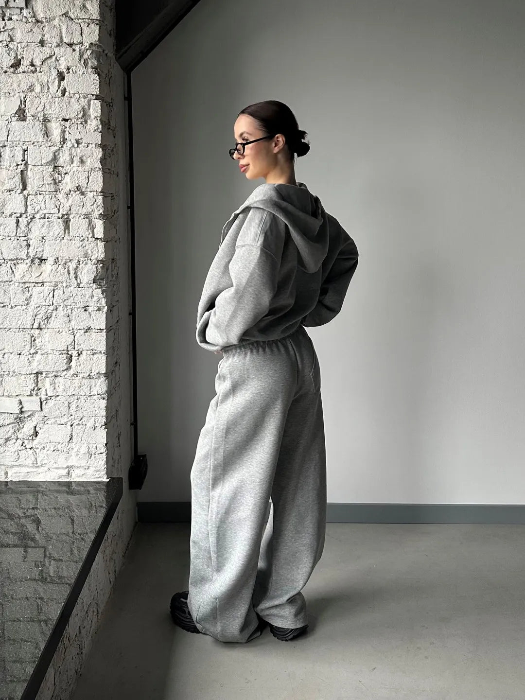 Grey Sweatpant for women with two pockets in front and adjustable wasitband