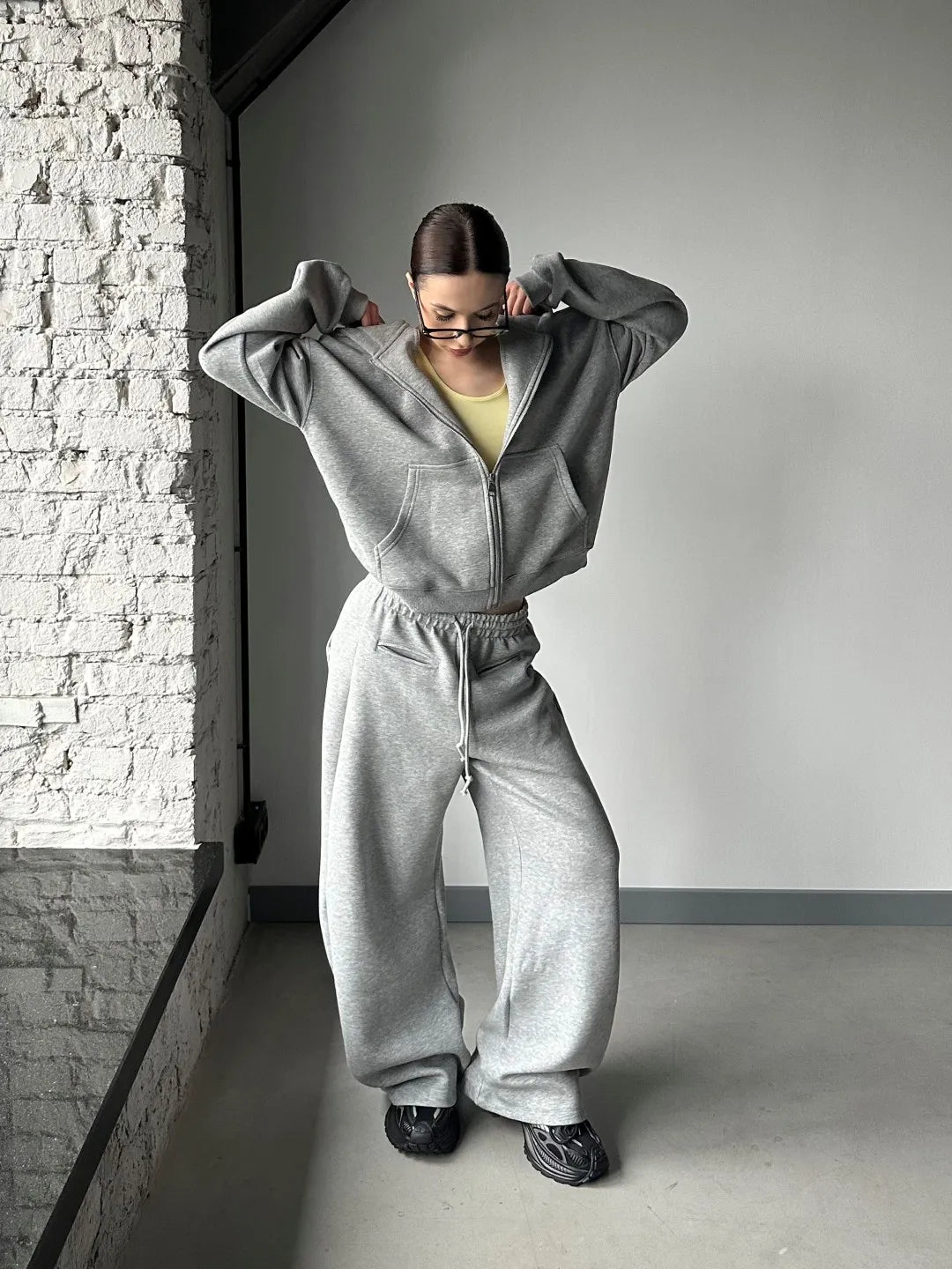 Grey Sweatpant for women with two pockets in front and adjustable wasitband