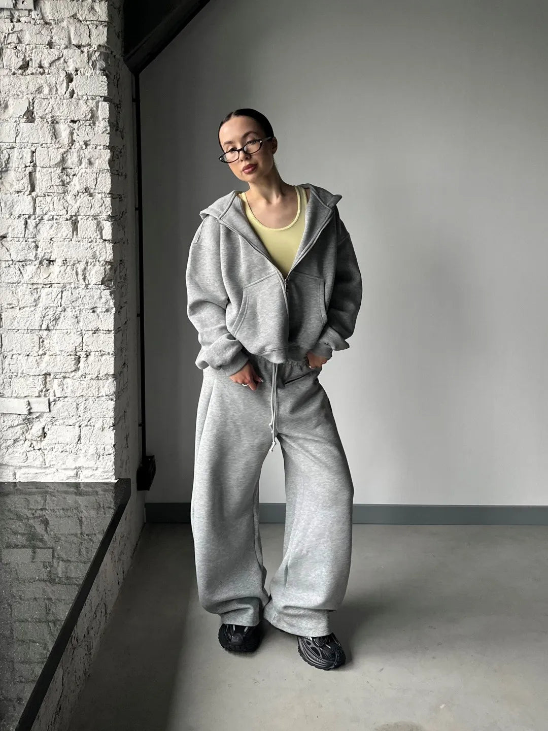 Grey Sweatpant for women with two pockets in front and adjustable wasitband