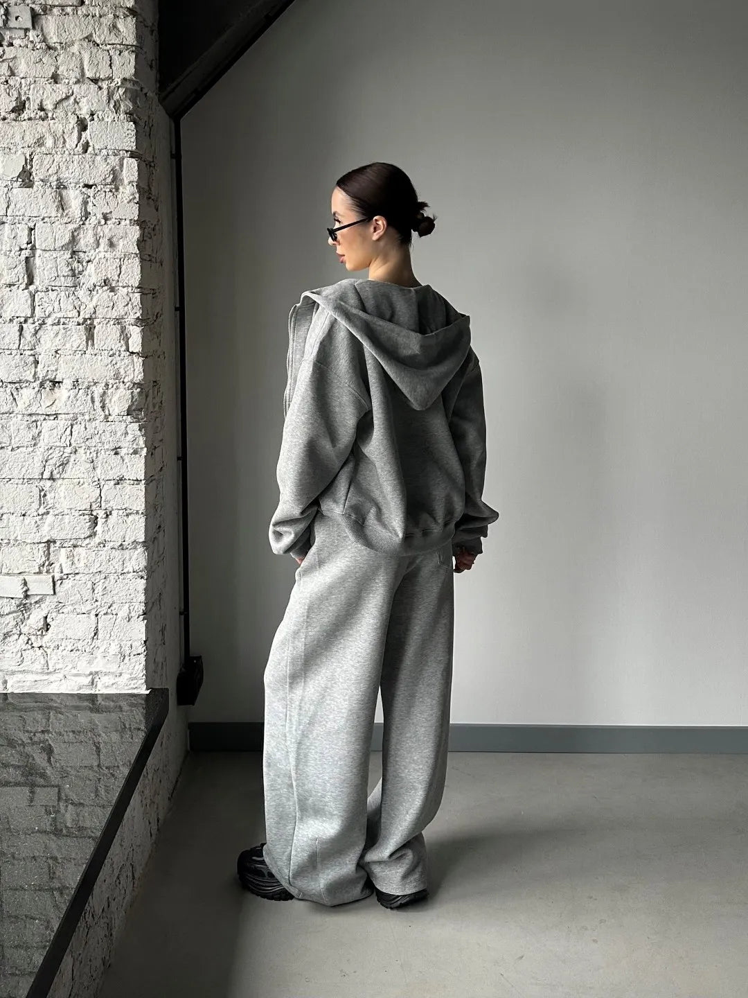 Grey Sweatpant for women with two pockets in front and adjustable wasitband