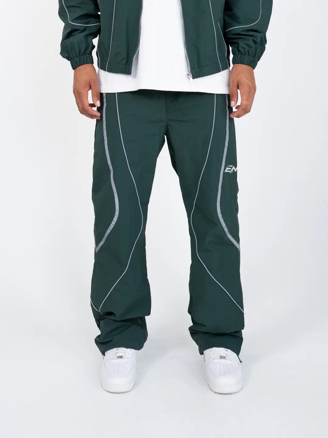 The Forest Green Pant delivers a structured yet lightweight feel, while the relaxed-fit track pants ensure fluid movement and all-day comfort. 