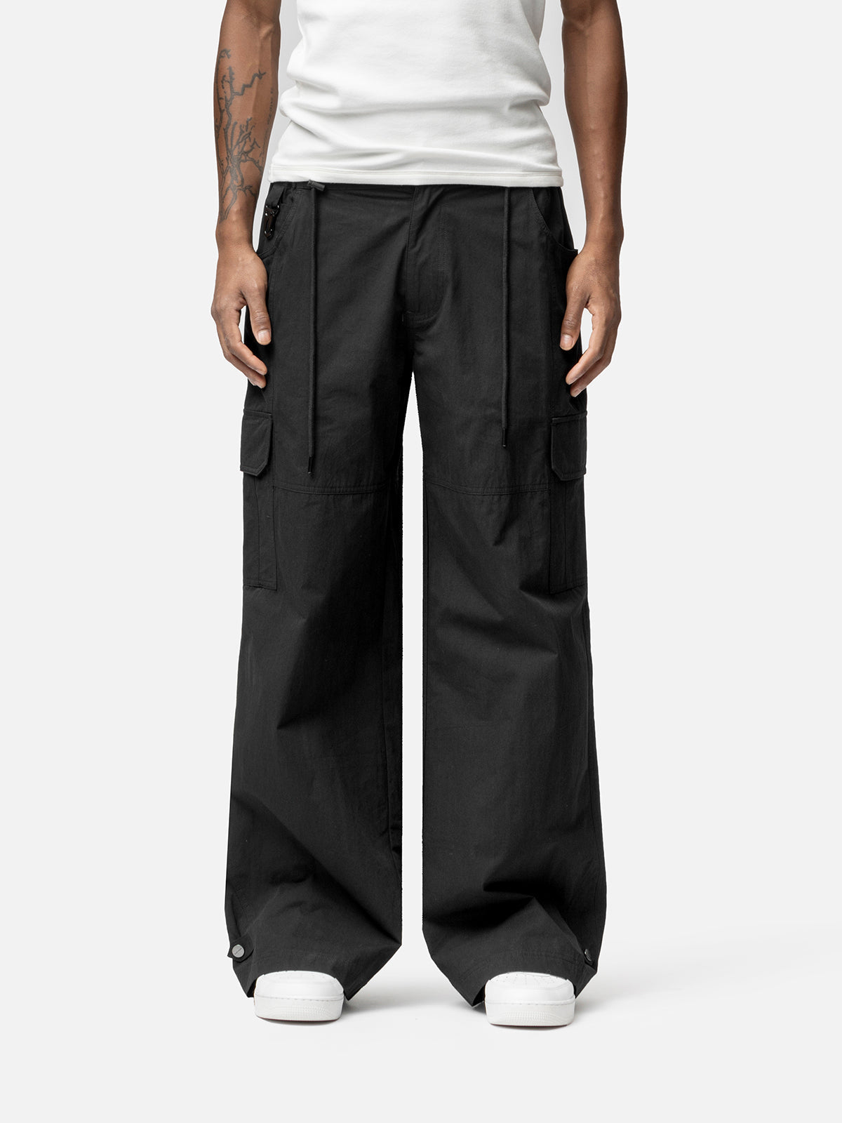 Marasis Black Cargo Pant designed with oversized cargo pockets and a relaxed fit, it delivers raw street energy with all day comfort. Easy to style, hard to ignore, and made for days that turn into nights.