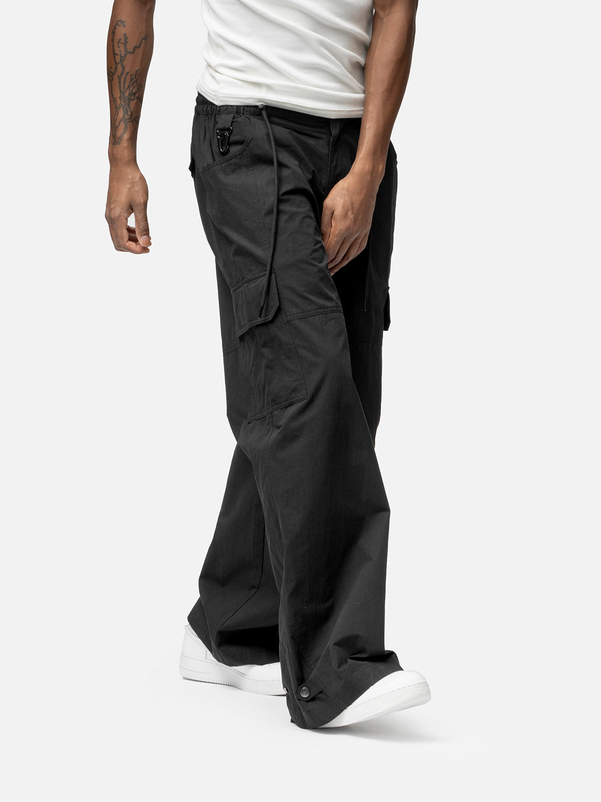 Marasis Black Cargo Pant designed with oversized cargo pockets and a relaxed fit, it delivers raw street energy with all day comfort. Easy to style, hard to ignore, and made for days that turn into nights.