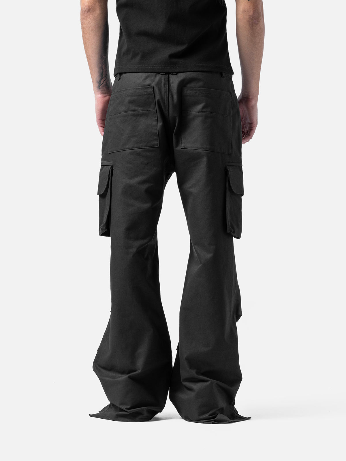 Black Celestial Cargo bold streetwear energy with everyday comfort. With oversized utility pockets, a relaxed silhouette and elevated detailing, these pants are built for movement and presence.