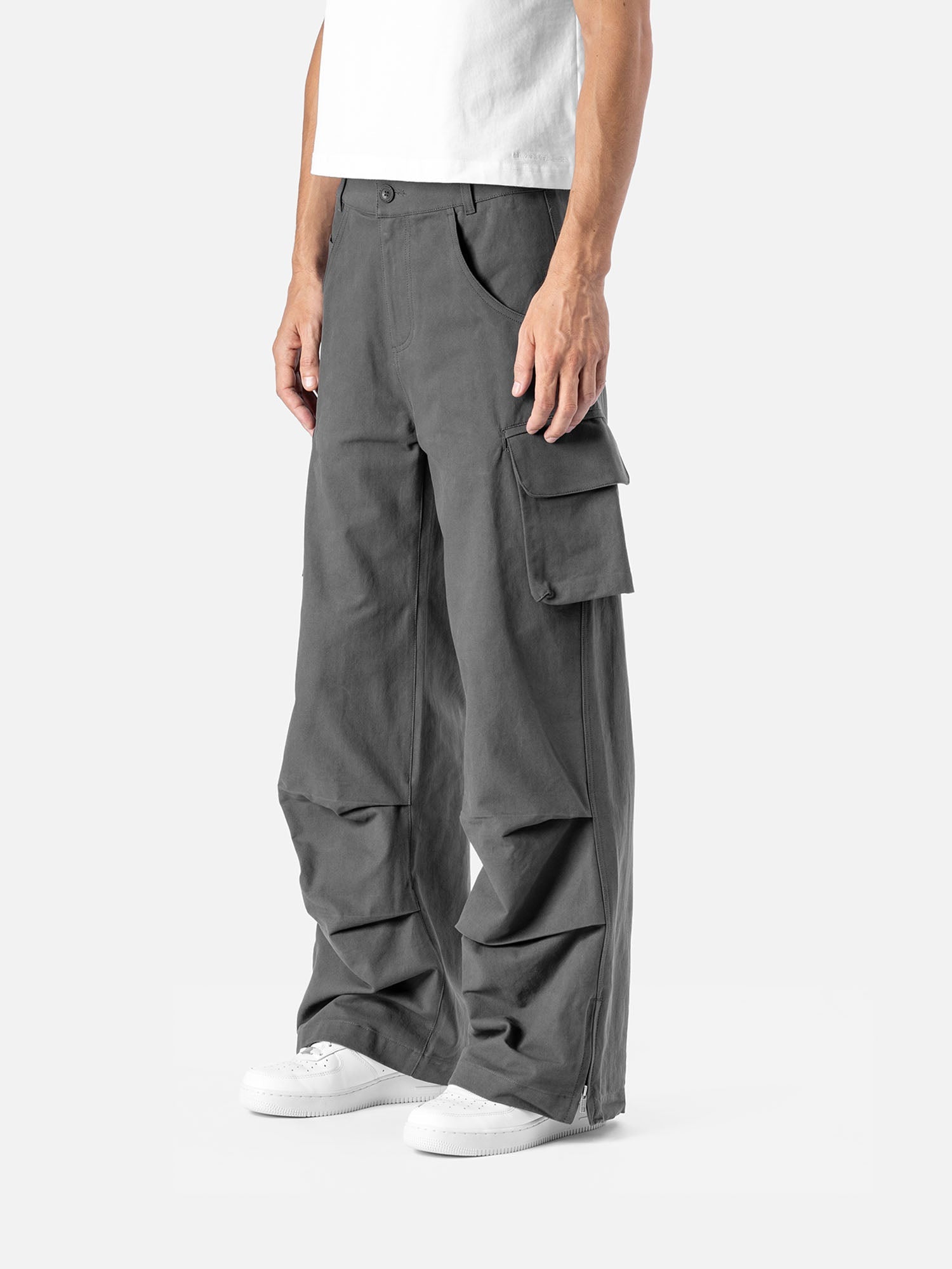 Charcoal Celestial Cargo bold streetwear energy with everyday comfort. With oversized utility pockets, a relaxed silhouette and elevated detailing, these pants are built for movement and presence.