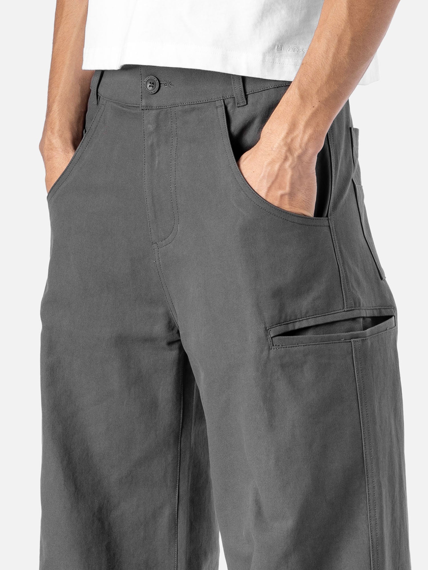 Charcoal Celestial Cargo bold streetwear energy with everyday comfort. With oversized utility pockets, a relaxed silhouette and elevated detailing, these pants are built for movement and presence.