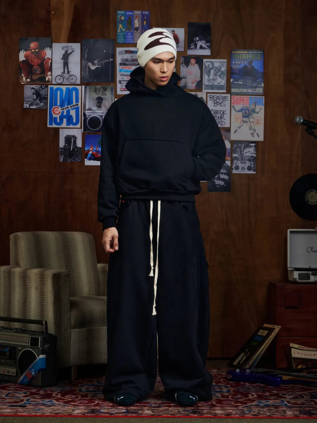 Person wearing a black sweatpants