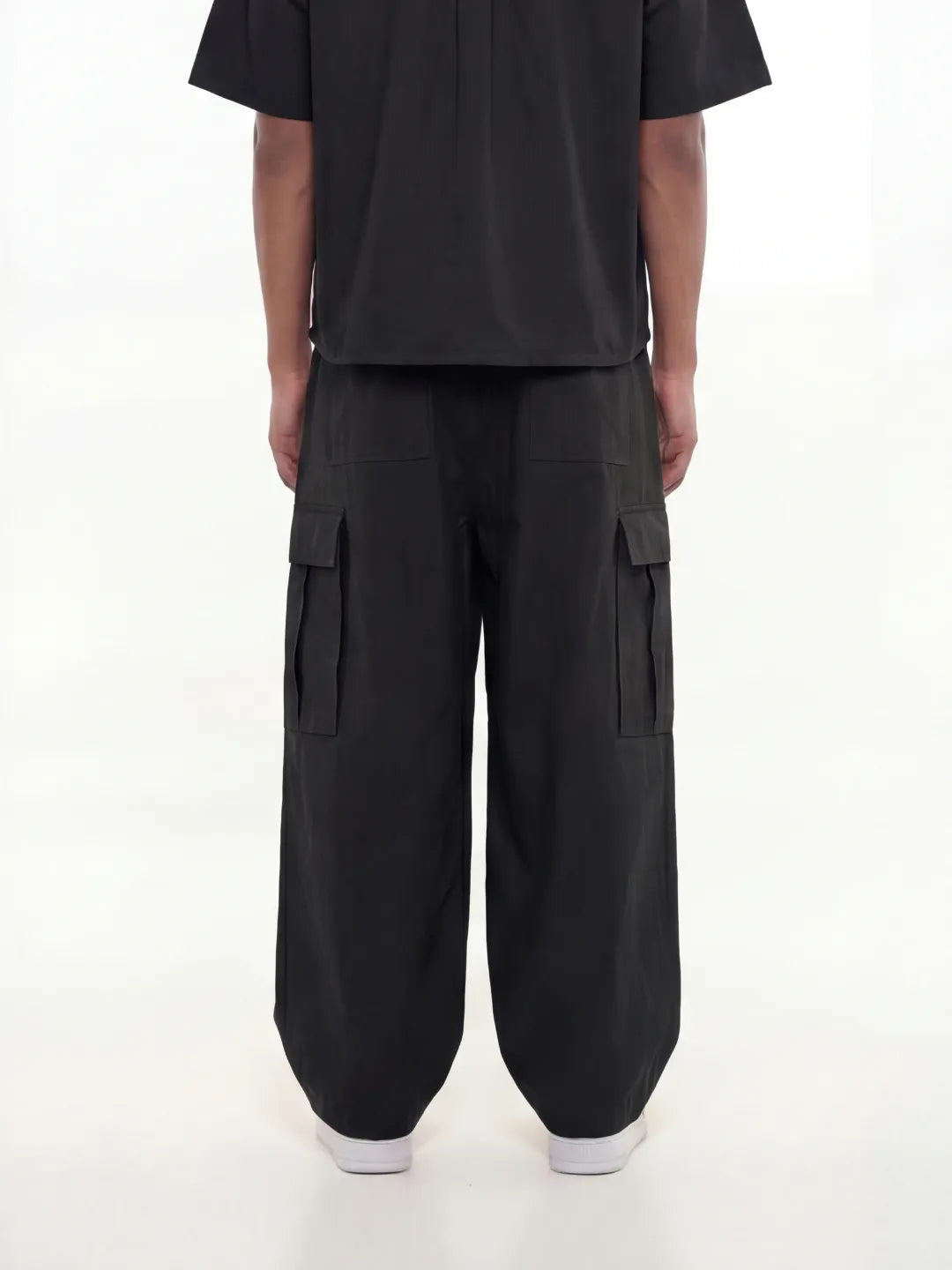 Person wearing a black cargo pants