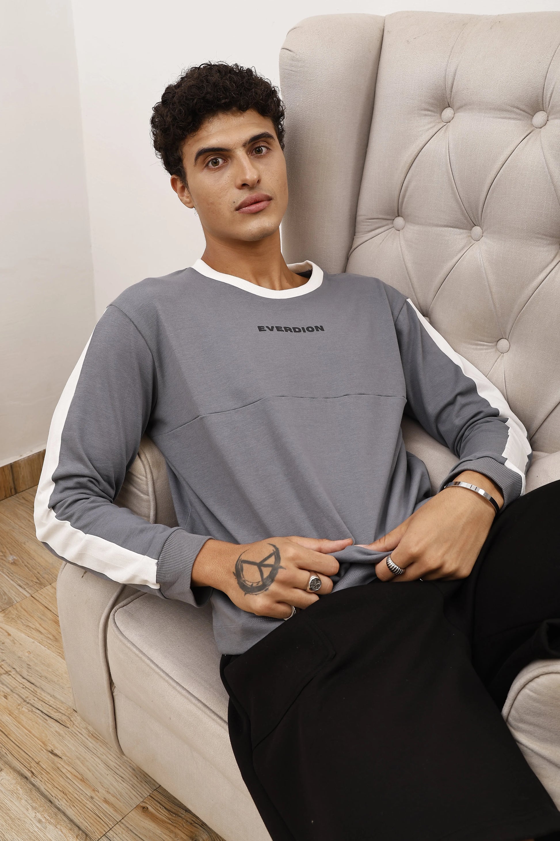 Man wearing a grey long sleeve sports t-shirt with 'EVERDIGN' branding.